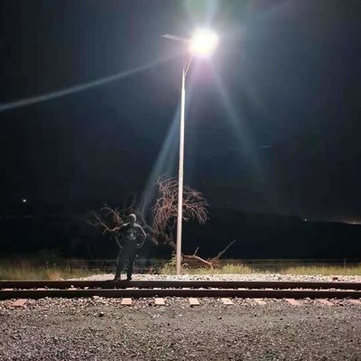 Hepsi Bir Arada 14000lm 30W 80W LED Güneş Enerjili Sokak Lambası 18V direk montajı